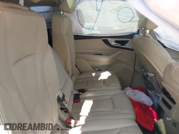 ✅ 2018 Audi Q7 • VIN: WA1AHBF71JD045630 • Lot: 41526656. Wystawiony na IAAI z przebiegiem 92 991 mil. Bezpłatny archiwum sprzedaży aukcyjnych z USA i szczegółowy raport historii pojazdu na DreamBid. Zdjęcie 8.