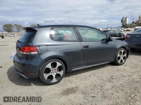 ✅ 2011 Volkswagen Golf GTI PZEV • VIN: WVWFD7AJ2BW312013 • Лот: 53571175. Опубликован ранее на Copart с пробегом 110 403 миль. Бесплатный доступ к архиву аукционных продаж из США и подробный отчёт об истории автомобиля на DreamBid. Изображение 3.