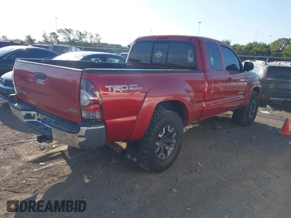 ✅ 2013 Toyota Tacoma • VIN: 5TFUX4EN8DX017988 • Lot: 43373566. Wystawiony na IAAI z przebiegiem 42 379 mil. Bezpłatny archiwum sprzedaży aukcyjnych z USA i szczegółowy raport historii pojazdu na DreamBid. Zdjęcie 4.
