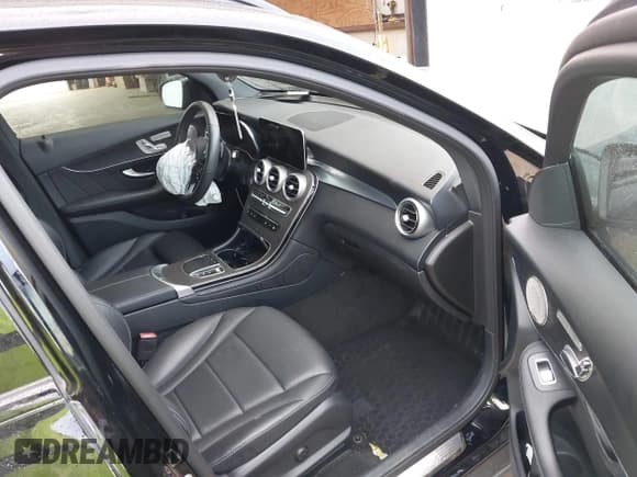 ✅ 2021 Mercedes-Benz GLC 300 • VIN: W1N0G8DB4MF985842 • Lot: 43407362. Wystawiony na IAAI z przebiegiem 44 992 mil. Bezpłatny archiwum sprzedaży aukcyjnych z USA i szczegółowy raport historii pojazdu na DreamBid. Zdjęcie 5.