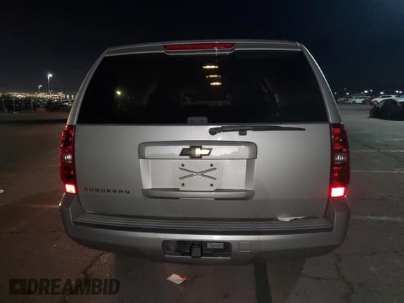 ✅ 2009 Chevrolet Suburban LS • VIN: 1GNFC16J99R188878 • Лот: 81380554. Опубликован ранее на Copart с пробегом 222 975 миль. Бесплатный доступ к архиву аукционных продаж из США и подробный отчёт об истории автомобиля на DreamBid. Изображение 6.