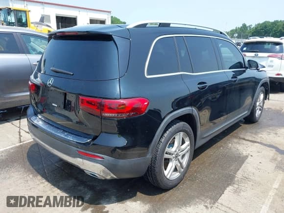 ✅ 2020 Mercedes-Benz GLB 250 • VIN: W1N4M4GB5LW022347 • Lot: 42382108. Listed on IAAI with 82,619 mi. Free auction sales archive from the USA and detailed vehicle history report at DreamBid. Image 4.