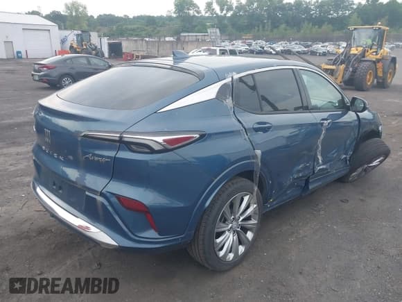 ✅ 2024 Buick Envista Avenir • VIN: KL47LCE27RB152628 • Lot: 42584358. Listed on IAAI with 8,556 mi. Free auction sales archive from the USA and detailed vehicle history report at DreamBid. Image 4.