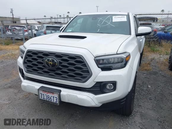✅ 2023 Toyota Tacoma SR5 • VIN: 3TMAZ5CNXPM208862 • Lot: 42206860. Listed on IAAI with 11,354 mi. Free auction sales archive from the USA and detailed vehicle history report at DreamBid. Image 13.