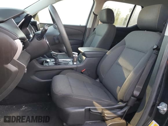 ✅ 2021 Chevrolet Traverse LS • VIN: 1GNERFKW5MJ123168 • Lot: 95800565. Wystawiony na Copart z przebiegiem 102 114 mil. Bezpłatny archiwum sprzedaży aukcyjnych z USA i szczegółowy raport historii pojazdu na DreamBid. Zdjęcie 7.