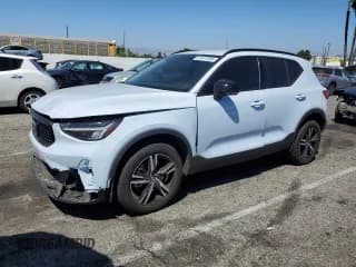 ✅ 2024 Volvo XC40 Core Bright Theme • VIN: YV4L12UK8R2356647 • Lot: 67977235. Listed on Copart with 43,701 mi. Free auction sales archive from the USA and detailed vehicle history report at DreamBid. Image 1.