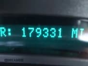 ✅ 2004 Chevrolet Silverado 2500HD LT • VIN: 1GCHK29124E144002 • Lot: 43278652. Wystawiony na IAAI z przebiegiem 179 331 mil. Bezpłatny archiwum sprzedaży aukcyjnych z USA i szczegółowy raport historii pojazdu na DreamBid. Zdjęcie 15.