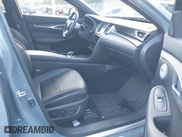 ✅ 2023 Infiniti QX55 Sensory • VIN: 3PCAJ5LR4PF111784 • Lot: 43493928. Wystawiony na IAAI z przebiegiem 27 021 mil. Bezpłatny archiwum sprzedaży aukcyjnych z USA i szczegółowy raport historii pojazdu na DreamBid. Zdjęcie 5.