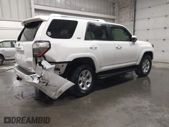 ✅ 2016 Toyota 4Runner Limited • VIN: JTEBU5JR4G5368889 • Lot: 42735973. Listed on IAAI with 105,815 mi. Free auction sales archive from the USA and detailed vehicle history report at DreamBid. Image 4.