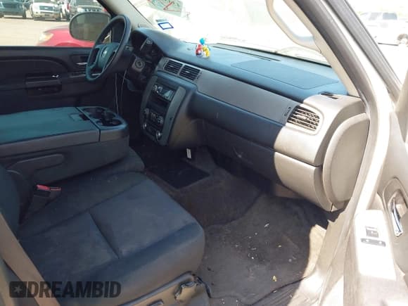 ✅ 2014 Chevrolet Tahoe Commercial • VIN: 1GNLC2E09ER192179 • Lot: 43382967. Wystawiony na IAAI z przebiegiem 147 160 mil. Bezpłatny archiwum sprzedaży aukcyjnych z USA i szczegółowy raport historii pojazdu na DreamBid. Zdjęcie 5.