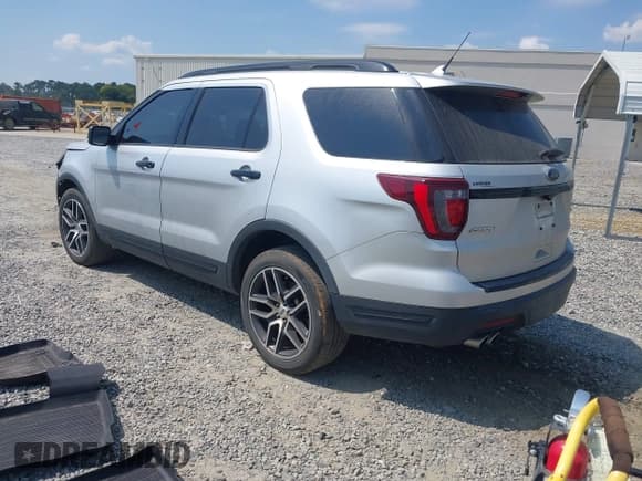 ✅ 2018 Ford Explorer Sport • VIN: 1FM5K8GT1JGB15161 • Lot: 43226109. Wystawiony na IAAI z przebiegiem 95 220 mil. Bezpłatny archiwum sprzedaży aukcyjnych z USA i szczegółowy raport historii pojazdu na DreamBid. Zdjęcie 3.
