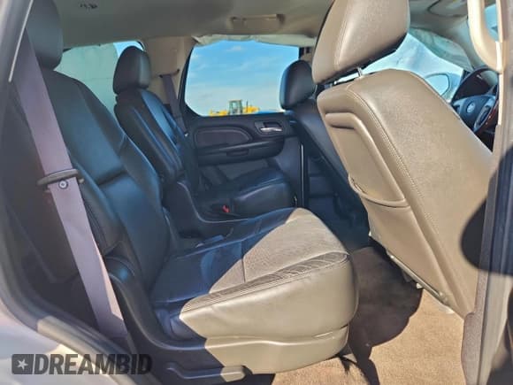 ✅ 2013 Cadillac Escalade Luxury • VIN: 1GYS4BEF9DR207827 • Lot: 94090095. Wystawiony na Copart z przebiegiem 112 223 mil. Bezpłatny archiwum sprzedaży aukcyjnych z USA i szczegółowy raport historii pojazdu na DreamBid. Zdjęcie 11.