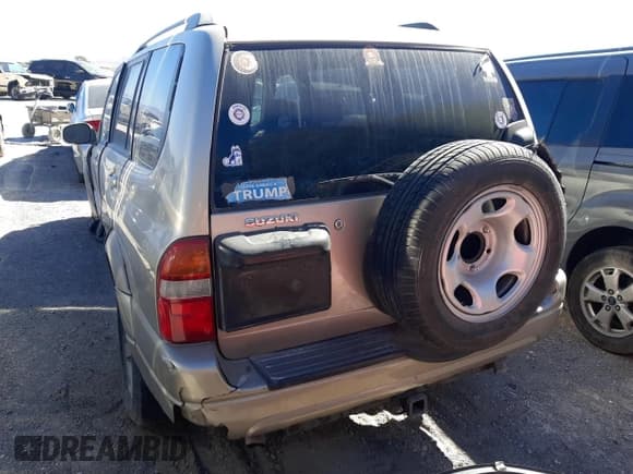 ✅ 2003 Suzuki XL7 Touring • VIN: JS3TX92V334106849 • Лот: 87515725. Опубликован ранее на Copart с пробегом 197 064 миль. Бесплатный доступ к архиву аукционных продаж из США и подробный отчёт об истории автомобиля на DreamBid. Изображение 6.