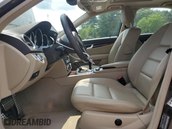 ✅ 2012 Mercedes-Benz C 300 Sport • VIN: WDDGF8BBXCR209178 • Lot: 59713565. Listed on Copart with 86,149 mi. Free auction sales archive from the USA and detailed vehicle history report at DreamBid. Image 7.