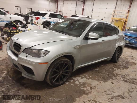 ✅ 2014 BMW X6 M • VIN: 5YMGZ0C52E0C40700 • Лот: 41510398. Опубликован ранее на IAAI с пробегом 96 036 миль. Бесплатный доступ к архиву аукционных продаж из США и подробный отчёт об истории автомобиля на DreamBid. Изображение 2.