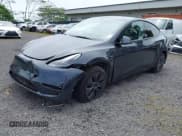 ✅ 2024 Tesla Model Y • VIN: 7SAYGDED5RF111338 • Lot: 42293384. Wystawiony na IAAI z przebiegiem 6 864 mil. Bezpłatny archiwum sprzedaży aukcyjnych z USA i szczegółowy raport historii pojazdu na DreamBid. Zdjęcie 17.