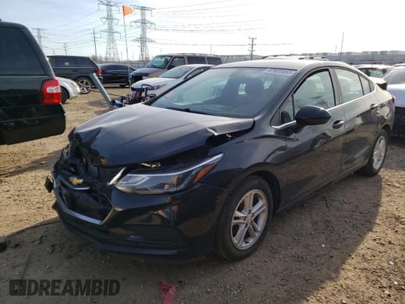 ✅ 2018 Chevrolet Cruze LT • VIN: 1G1BE5SM4J7100658 • Lot: 47923453. Listed on Copart with 48,161 mi. Free auction sales archive from the USA and detailed vehicle history report at DreamBid. Image 1.