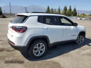 ✅ 2025 Jeep Compass Latitude • VIN: 3C4NJDBN8ST608972 • Lot: 69315845. Wystawiony na Copart z przebiegiem 1 423 mil. Bezpłatny archiwum sprzedaży aukcyjnych z USA i szczegółowy raport historii pojazdu na DreamBid. Zdjęcie 3.