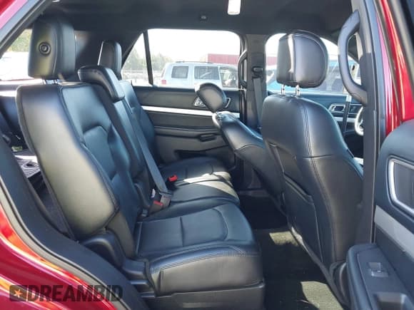 ✅ 2016 Ford Explorer XLT • VIN: 1FM5K7D89GGB04329 • Lot: 43506406. Wystawiony na IAAI z przebiegiem 121 628 mil. Bezpłatny archiwum sprzedaży aukcyjnych z USA i szczegółowy raport historii pojazdu na DreamBid. Zdjęcie 8.