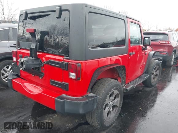 ✅ 2017 Jeep Wrangler Sahara • VIN: 1C4AJWBGXHL559144 • Lot: 43585233. Wystawiony na IAAI z przebiegiem 66 580 mil. Bezpłatny archiwum sprzedaży aukcyjnych z USA i szczegółowy raport historii pojazdu na DreamBid. Zdjęcie 4.