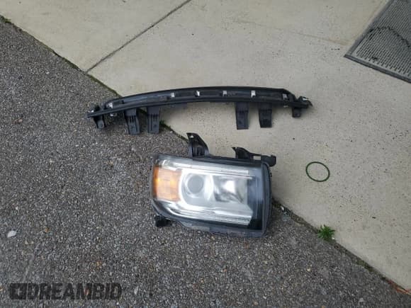 ✅ 2017 GMC Canyon 2WD • VIN: 1GTG5BEN8H1160942 • Lot: 57479585. Listed on Copart with 99,214 mi. Free auction sales archive from the USA and detailed vehicle history report at DreamBid. Image 12.