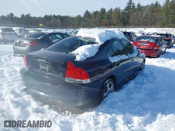 ✅ 2007 Volvo S60 2.5L Turbo • VIN: YV1RH592372624353 • Lot: 43833116. Listed on IAAI with 240,276 mi. Free auction sales archive from the USA and detailed vehicle history report at DreamBid. Image 4.