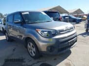 ✅ 2019 Kia Soul • VIN: KNDJN2A26K7021561 • Lot: 42829559. Wystawiony na IAAI z przebiegiem 85 791 mil. Bezpłatny archiwum sprzedaży aukcyjnych z USA i szczegółowy raport historii pojazdu na DreamBid. Zdjęcie 1.