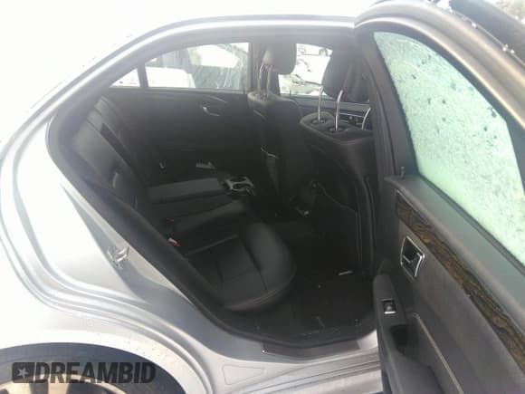 ✅ 2015 Mercedes-Benz E 350 Sport • VIN: WDDHF5KB6FB096507 • Lot: 35968310. Wystawiony na IAAI z przebiegiem 140 119 mil. Bezpłatny archiwum sprzedaży aukcyjnych z USA i szczegółowy raport historii pojazdu na DreamBid. Zdjęcie 8.