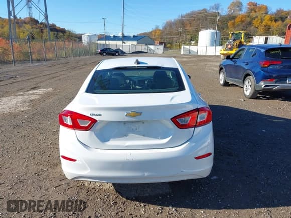 ✅ 2018 Chevrolet Cruze LS • VIN: 1G1BC5SM3J7149288 • Лот: 43642202. Опубликован ранее на IAAI с пробегом 70 500 миль. Бесплатный доступ к архиву аукционных продаж из США и подробный отчёт об истории автомобиля на DreamBid. Изображение 16.