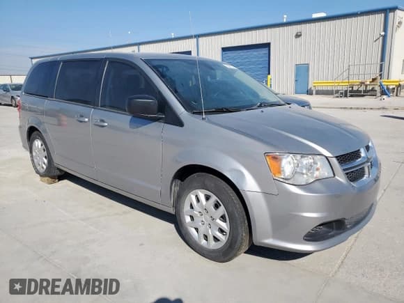 ✅ 2018 Dodge Grand Caravan SE • VIN: 2C4RDGBG6JR308439 • Lot: 80713085. Wystawiony na Copart z przebiegiem 81 793 mil. Bezpłatny archiwum sprzedaży aukcyjnych z USA i szczegółowy raport historii pojazdu na DreamBid. Zdjęcie 4.