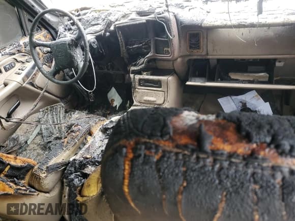 ✅ 2002 Chevrolet Silverado 1500 LS • VIN: 1GCEK19TX2E241539 • Лот: 85721295. Опубликован ранее на Copart с пробегом Не указан. Бесплатный доступ к архиву аукционных продаж из США и подробный отчёт об истории автомобиля на DreamBid. Изображение 8.