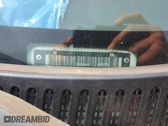 ✅ 2006 Chevrolet Silverado 2500HD LT3 • VIN: 1GCHK232X6F110873 • Lot: 86475445. Wystawiony na Copart z przebiegiem 226 349 mil. Bezpłatny archiwum sprzedaży aukcyjnych z USA i szczegółowy raport historii pojazdu na DreamBid. Zdjęcie 12.