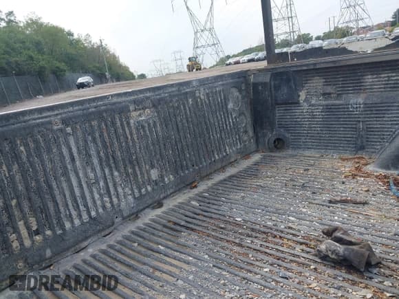 ✅ 1999 Chevrolet Silverado 1500 • VIN: 1GCEC14W5XE203643 • Lot: 43342235. Listed on IAAI with Not provided. Free auction sales archive from the USA and detailed vehicle history report at DreamBid. Image 8.