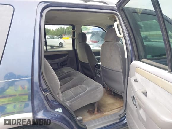 ✅ 2003 Ford Explorer XLT • VIN: 1FMZU63KX3UC09640 • Lot: 41886833. Wystawiony na IAAI z przebiegiem 119 878 mil. Bezpłatny archiwum sprzedaży aukcyjnych z USA i szczegółowy raport historii pojazdu na DreamBid. Zdjęcie 8.