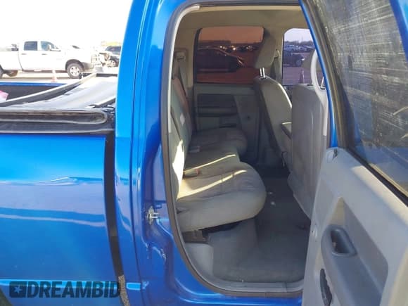 ✅ 2007 Dodge 1500 ST • VIN: 1D7HA18P97S246654 • Lot: 43452282. Wystawiony na IAAI z przebiegiem 221 779 mil. Bezpłatny archiwum sprzedaży aukcyjnych z USA i szczegółowy raport historii pojazdu na DreamBid. Zdjęcie 8.