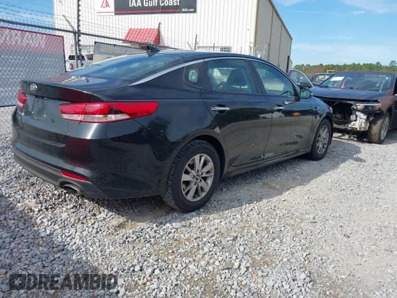 ✅ 2017 Kia Optima LX • VIN: 5XXGT4L35HG152790 • Lot: 43811896. Wystawiony na IAAI z przebiegiem 186 859 mil. Bezpłatny archiwum sprzedaży aukcyjnych z USA i szczegółowy raport historii pojazdu na DreamBid. Zdjęcie 4.