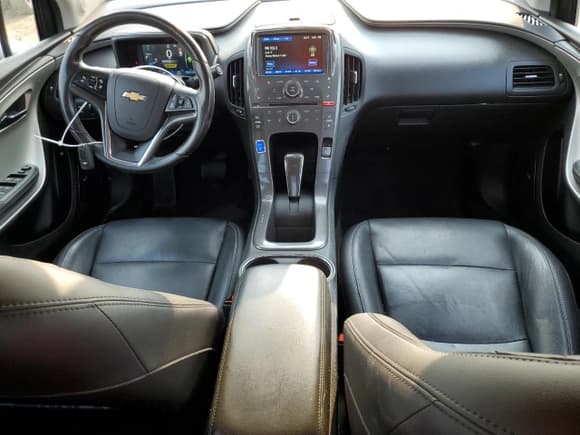 ✅ 2015 Chevrolet Volt • VIN: 1G1RB6E40FU110525 • Lot: 64083524. Wystawiony na Copart z przebiegiem 65 843 mil. Bezpłatny archiwum sprzedaży aukcyjnych z USA i szczegółowy raport historii pojazdu na DreamBid. Zdjęcie 8.