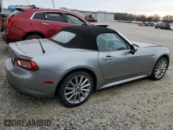 ✅ 2017 FIAT 124 Spider Elaborazione Abarth • VIN: JC1NFAEK5H0118610 • Лот: 44936834. Опубликован ранее на Copart с пробегом 58 727 миль. Бесплатный доступ к архиву аукционных продаж из США и подробный отчёт об истории автомобиля на DreamBid. Изображение 3.