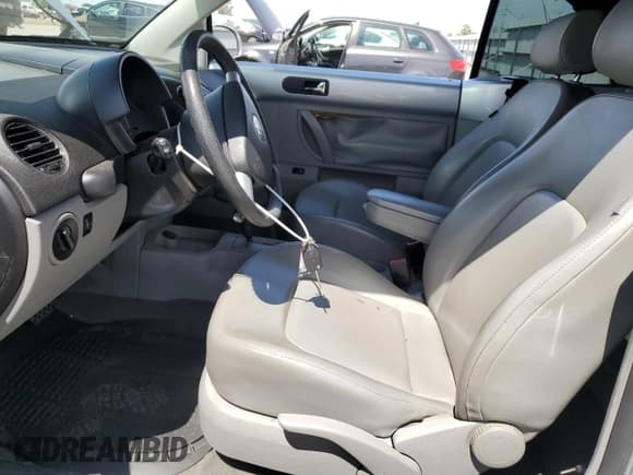 ✅ 2006 Volkswagen Beetle • VIN: 3VWRF31Y36M305782 • Лот: 52824025. Опубликован ранее на Copart с пробегом 89 249 миль. Бесплатный доступ к архиву аукционных продаж из США и подробный отчёт об истории автомобиля на DreamBid. Изображение 7.