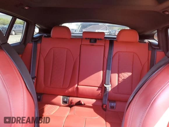 ✅ 2024 BMW X4 M • VIN: 5YM23EC06R9V74000 • Lot: 59520785. Wystawiony na Copart z przebiegiem 12 119 mil. Bezpłatny archiwum sprzedaży aukcyjnych z USA i szczegółowy raport historii pojazdu na DreamBid. Zdjęcie 10.