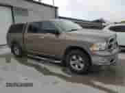 2009 Dodge 1500 Sport z VIN 1D3HB13T99J510015, wystawiony jako Copart lot #57271235 z przebiegiem 178 302 mil mil oraz Szkoda całkowita • Salvage title. Historia ofert i sprzedaży dostępna na DreamBid. Obrazek 4.