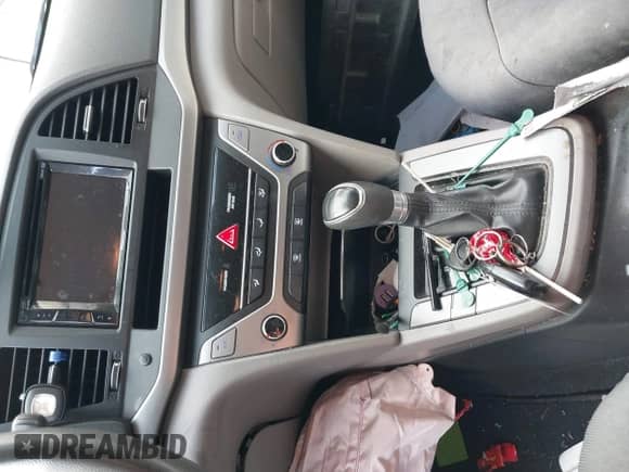 2017 Hyundai Elantra SE с VIN 5NPD74LF4HH165620, выставлен на аукционе IAAI как лот 43433001 с пробегом 130 216 миль миль и . История ставок и продаж доступна на DreamBid. Изображение 11.