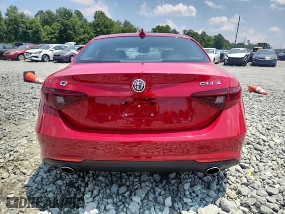 ✅ 2018 Alfa Romeo Giulia Ti • VIN: ZARFAECN7J7589963 • Lot: 64100835. Listed on Copart with 77,185 mi. Free auction sales archive from the USA and detailed vehicle history report at DreamBid. Image 6.