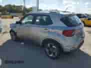 2025 Hyundai Venue SEL z VIN KMHRC8A37SU377891, wystawiony jako Copart lot #81901755 z przebiegiem 2 710 mil mil oraz Szkoda całkowita • Salvage title. Historia ofert i sprzedaży dostępna na DreamBid. Obrazek 2.