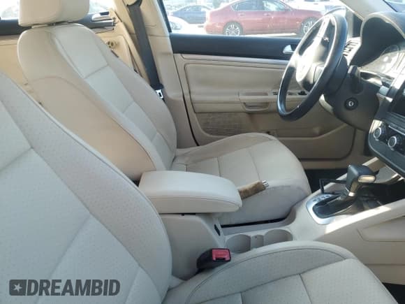 ✅ 2010 Volkswagen Jetta Limited Edition • VIN: 3VWAZ7AJ4AM127517 • Лот: 43076675. Опубликован ранее на Copart с пробегом Не указан. Бесплатный доступ к архиву аукционных продаж из США и подробный отчёт об истории автомобиля на DreamBid. Изображение 7.