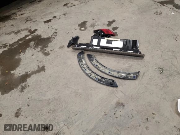 ✅ 2022 Audi e-tron Premium Plus • VIN: WA1LAAGE4NB006634 • Lot: 84389824. Listed on Copart with 48,516 mi. Free auction sales archive from the USA and detailed vehicle history report at DreamBid. Image 13.