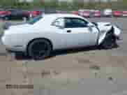 2018 Dodge Challenger R/T z VIN 2C3CDZBT2JH259541, wystawiony jako IAAI lot #42143798 z przebiegiem 90 510 mil mil oraz . Historia ofert i sprzedaży dostępna na DreamBid. Obrazek 14.