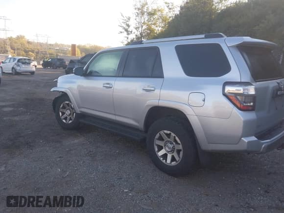 ✅ 2015 Toyota 4Runner SR5 Premium • VIN: JTEBU5JR3F5216200 • Lot: 43512614. Wystawiony na IAAI z przebiegiem 84 265 mil. Bezpłatny archiwum sprzedaży aukcyjnych z USA i szczegółowy raport historii pojazdu na DreamBid. Zdjęcie 3.