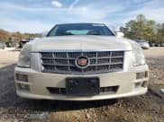 ✅ 2010 Cadillac STS AWD • VIN: 1G6DU6EV9A0138511 • Lot: 81240324. Wystawiony na Copart z przebiegiem 113 493 mil. Bezpłatny archiwum sprzedaży aukcyjnych z USA i szczegółowy raport historii pojazdu na DreamBid. Zdjęcie 5.