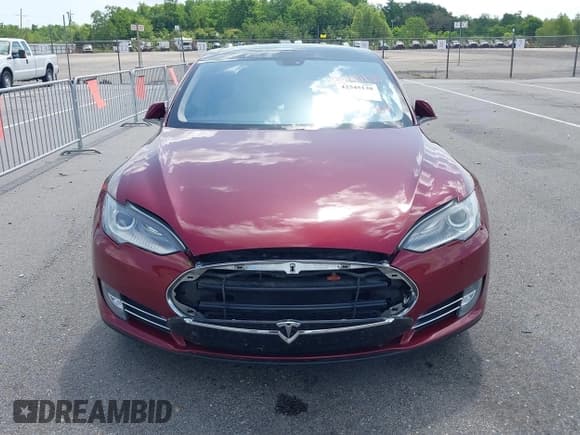 ✅ 2012 Tesla Model S Performance • VIN: 5YJSA1DP2CFS00239 • Lot: 42545138. Wystawiony na IAAI z przebiegiem 127 191 mil. Bezpłatny archiwum sprzedaży aukcyjnych z USA i szczegółowy raport historii pojazdu na DreamBid. Zdjęcie 12.